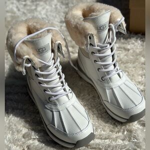 UGG ADIRONDACK III White Womens Winter Boots with fur size 7 NEW without box